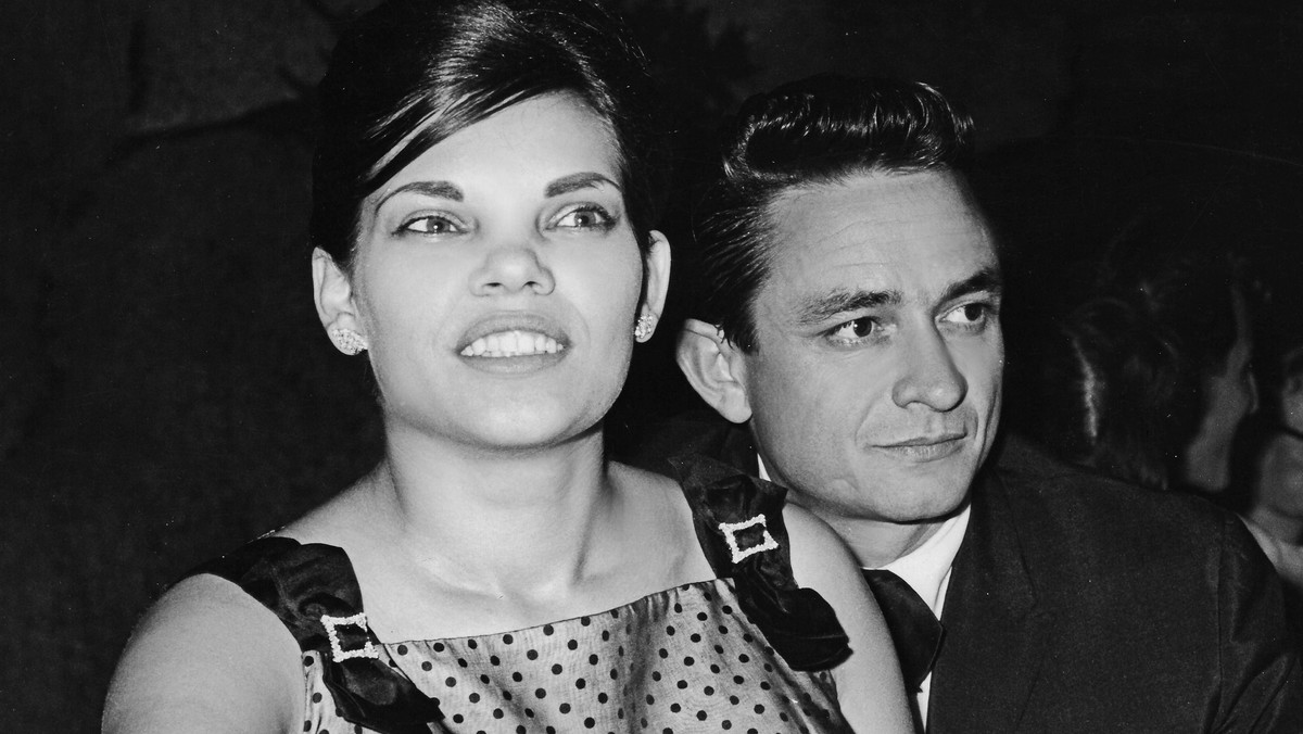 Vivan Liberto, pierwsza żona Casha i Johnny Cash w latach 60. (kadr z filmu "Moja kochana Vivian")