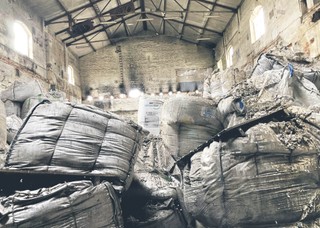 Śmieci na peryferiach. Kto je posprząta?