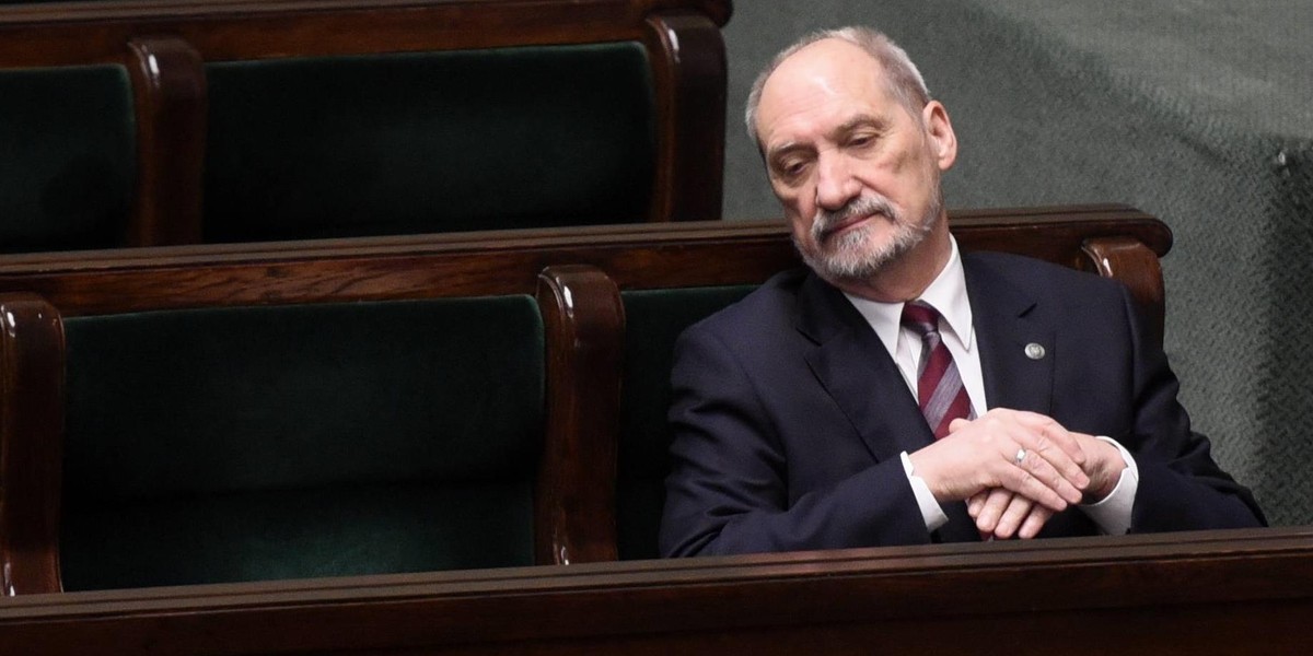 Macierewicz znów szokuje. Mówi o zasadzce w Smoleńsku