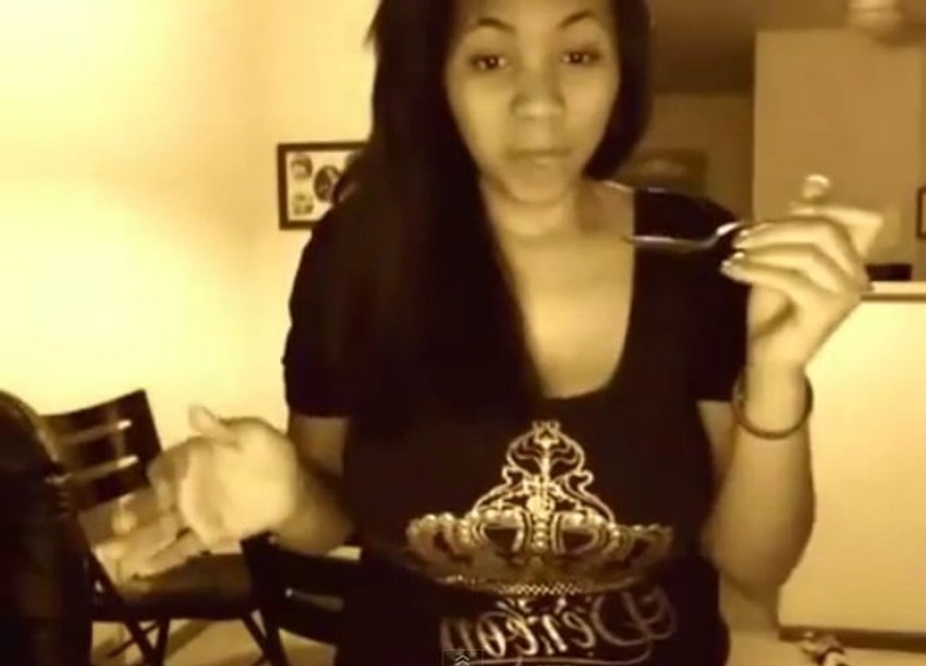 Didža Rid uzima cimet... ...I odmah joj postaje loše