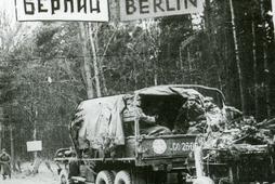 Polscy żołnierze w drodze na Berlin, 1945 r.