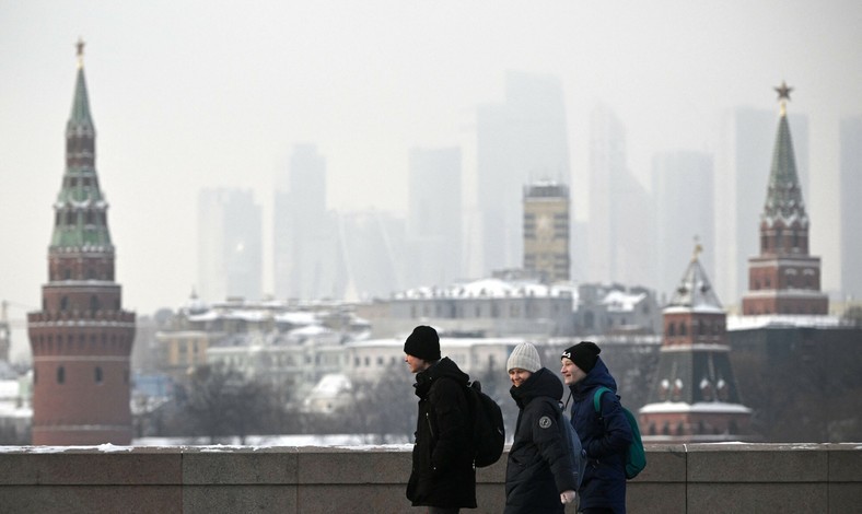 Rosjanie spacerują po centrum Moskwy, 7 grudnia 2023 r.