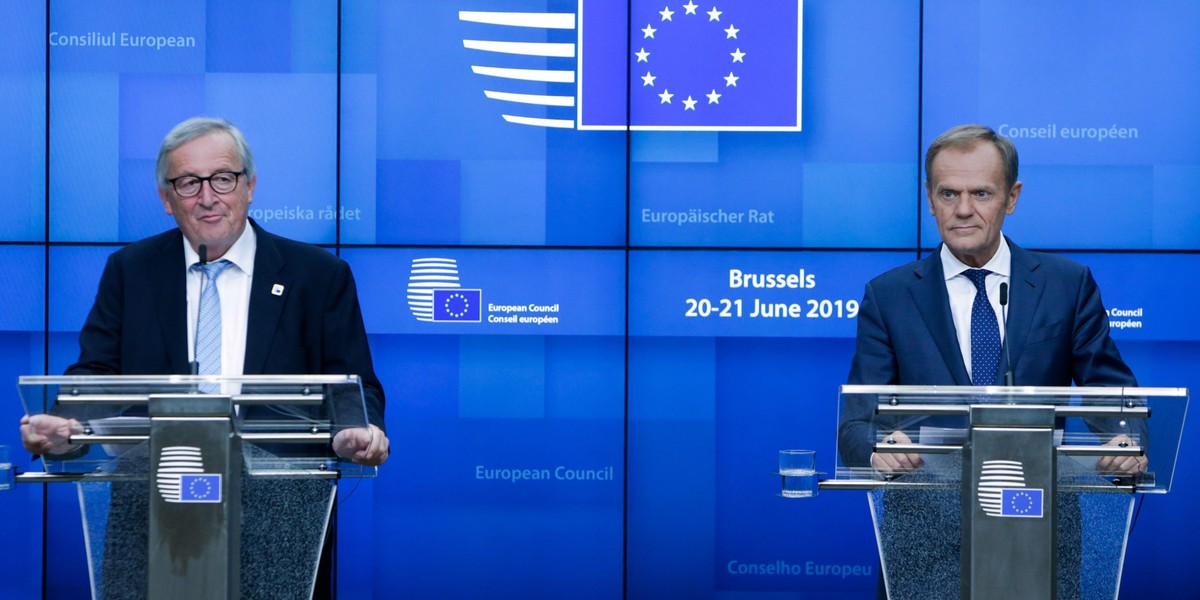 Juncker zażartował z Tuska. Rozbawił dziennikarzy