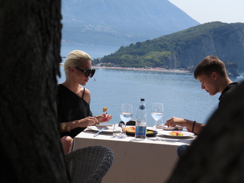 Dušica na doručku sa sinom