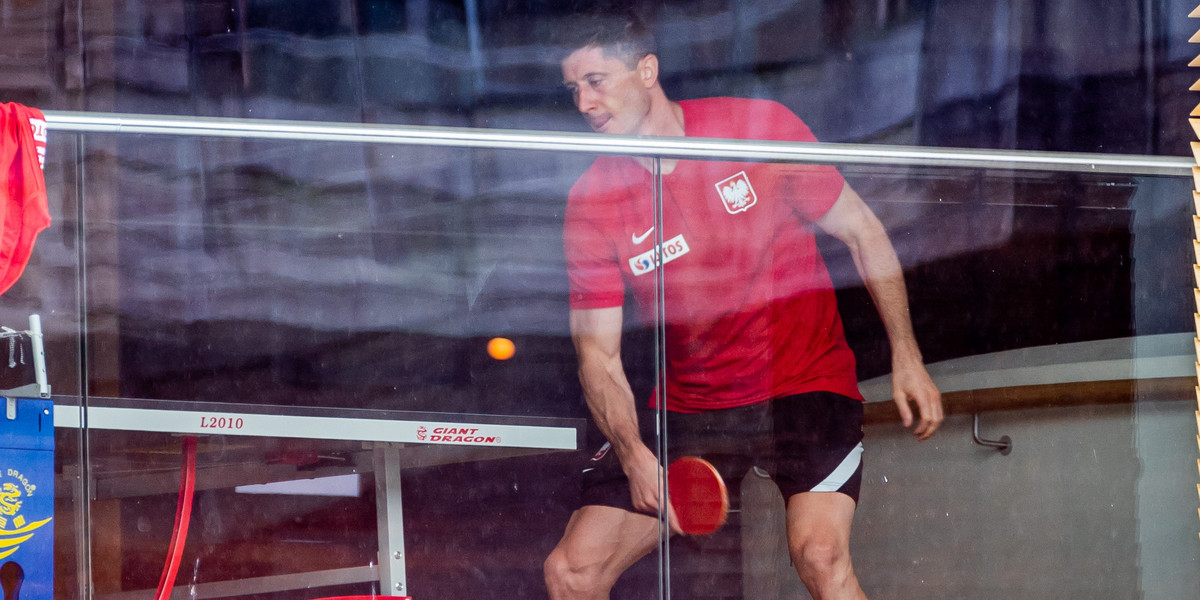 ROBERT LEWANDOWSKI GRA W TENISA STOLEGO