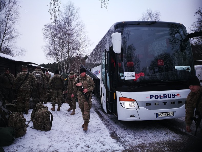 Rozładunek w polskiej bazie