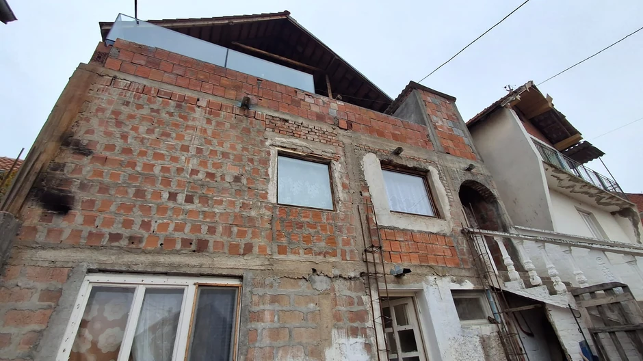 Ubistvo se desilo u stanu na zadnjem spratu 