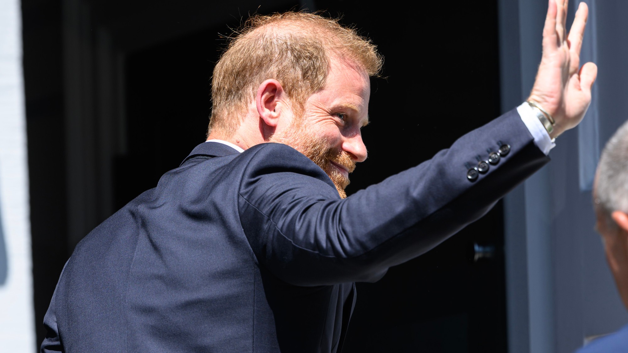 Princ Harry sa vrátil do Británie.