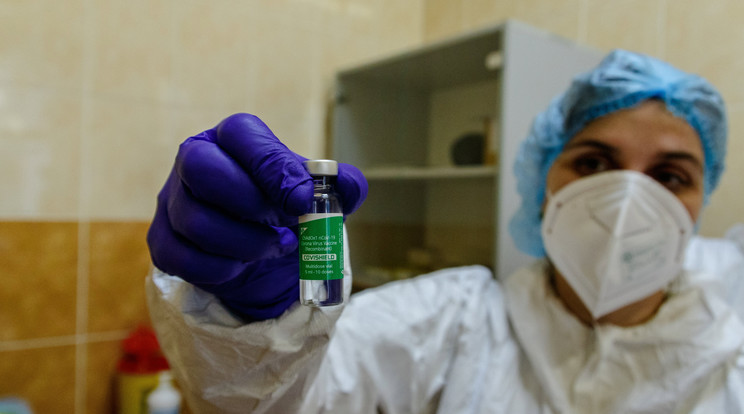 Ukrajnában az indiai gyártású vakcinával oltottak eddig, azonban hamarosan a kínaiak ellenanyaga is képbe kerülhet./ Fotó: MTI/Nemes János