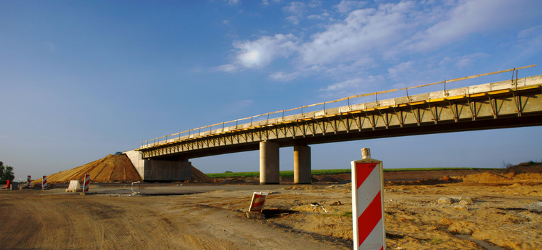 Droga wojewódzka nr 214 - niedokończona, przedwojenna, betonowa autostrada