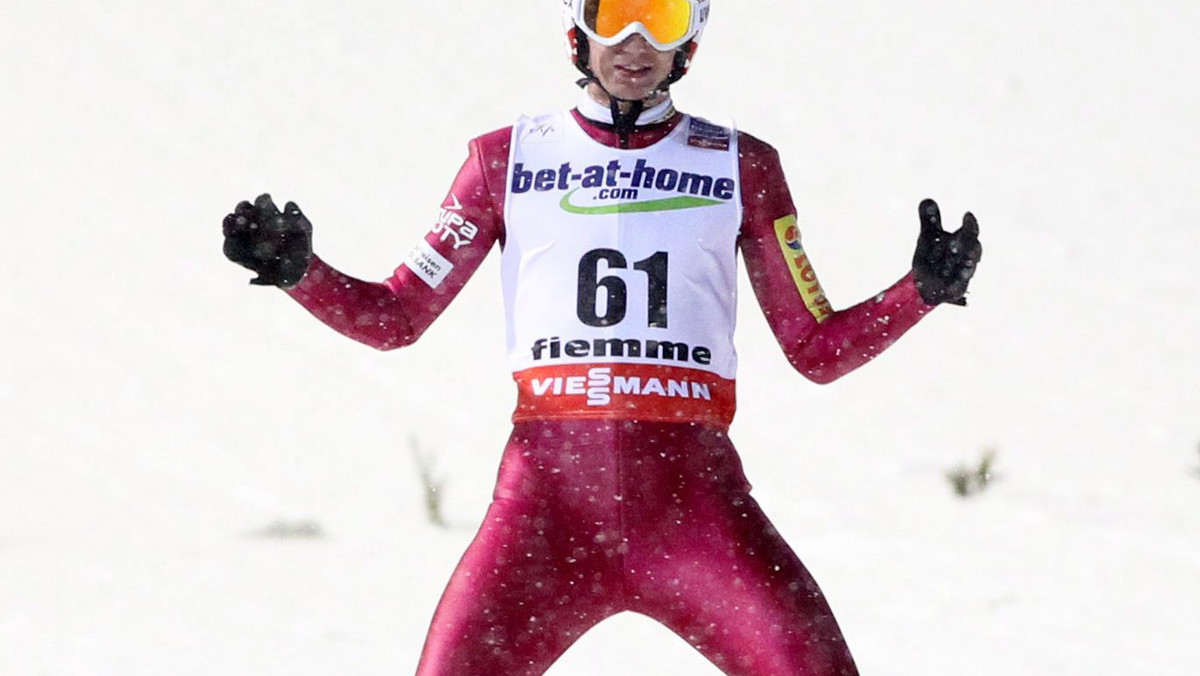 Anders Bardal wygrał konkurs indywidualny na normalnej skoczni podczas mistrzostw świata w Val di Fiemme. Norweg wyprzedził Gregora Schlierenzauera i Petera Prevca. Drugie miejsce po pierwszej serii zajmował Kamil Stoch, ale po słabym drugim skoku spadł na ósmą pozycję.