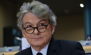 Komisarz ds. rynku wewnętrznego: UE może nie przedłużyć kontraktu z AstraZeneką