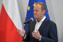 Donald Tusk: Bilet kolejowy w Polsce staje się dobrem ekskluzywnym