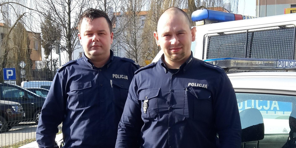 Policjanci z Pleszewa zatrzymali samochód. Kierowca płakał