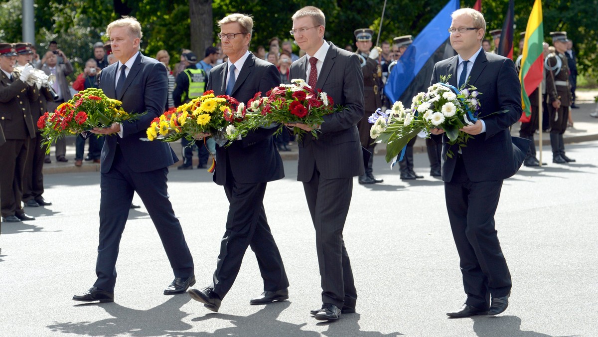 Potrzebujemy więcej Europy i dalszej eurointegracji - wezwali w Rydze szefowie MSZ Estonii, Litwy, Łotwy i Niemiec na dorocznym spotkaniu. Ostrzegli też przed podziałem Europy na północ i południe i potępili pakt Ribbentrop-Mołotow sprzed 73 lat.