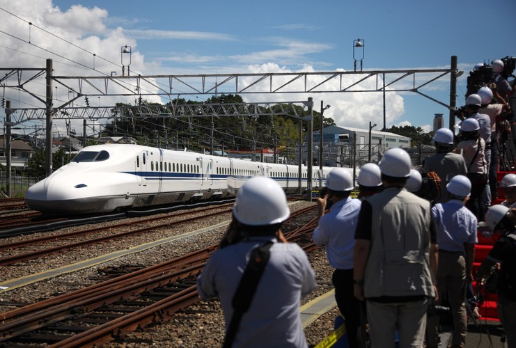 Chociaż maksymalna prędkość pociągów pozostanie taka sama jak we wcześniejszym modelu (ok. 300 km/h), nowy pociąg wyposażony jest w systemy kontroli, które pozwolą na osiąganie maksymalnych bezpiecznych prędkości na poszczególnych odcinkach trasy – w tym również na zakrętach i pochyłościach.