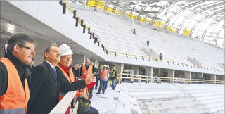 Euro 2012: Stadiony i dworce powinny być na czas