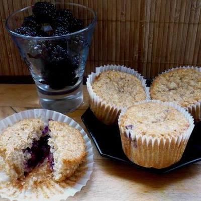Áfonyás-szedres muffin