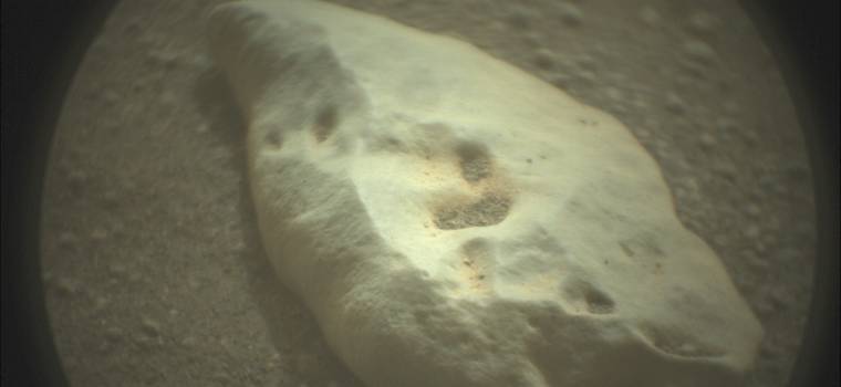 Nietypowy obiekt sfotografowany na Marsie. "Przypomina małą czaszkę"