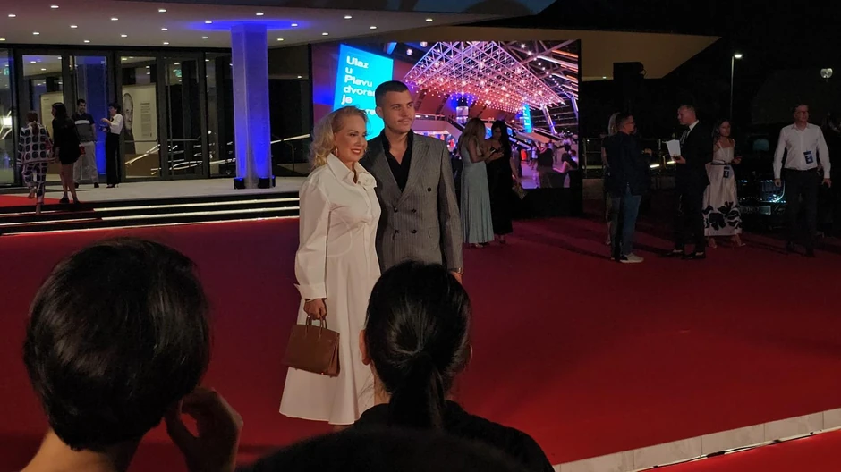 Brena na crvenom tepihu