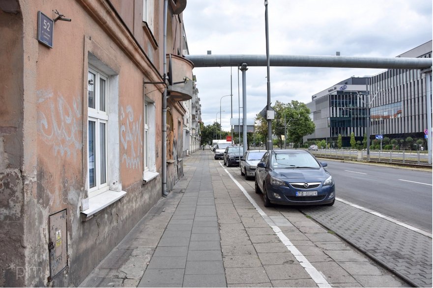 Poznań: drzewa wracają na ulicę Królowej Jadwigi. Remont obejmie też chodnik!