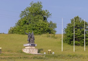 Hit destinacija u Srbiji na sat od Beograda: Turiste privlači priča o misterioznom drvetu