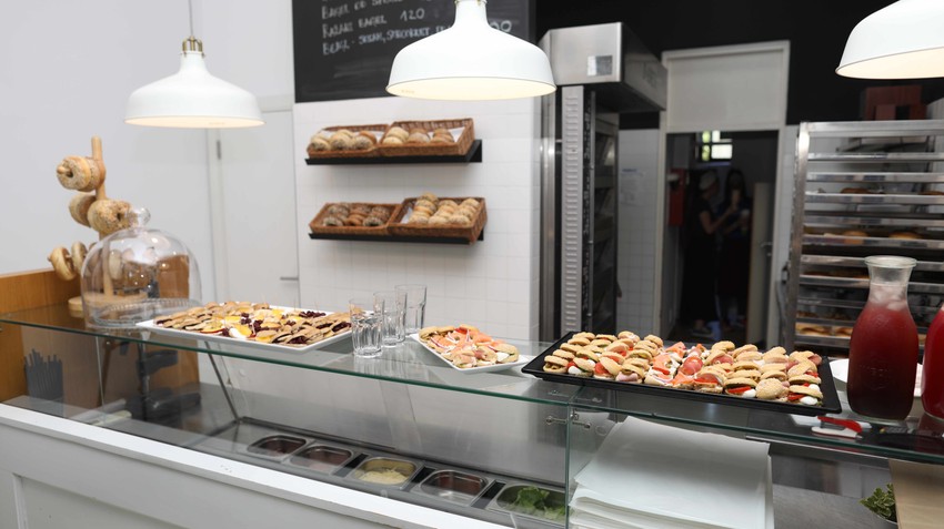 "Bagel, Bejgl" radi svakog dana, osim nedeljom, od osam ujutru do 16 sati u ulici Kneza Danila broj 39