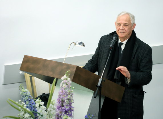 Marek Kondrat na pogrzebie Janusza Majewskiego