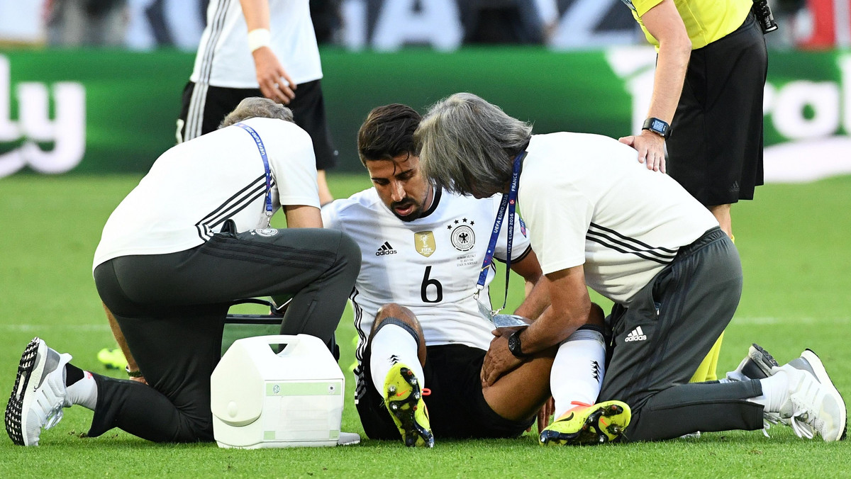 Trener reprezentacji Niemiec Joachim Löw ma poważny problem przed czwartkowym półfinałem piłkarskich mistrzostw Europy.