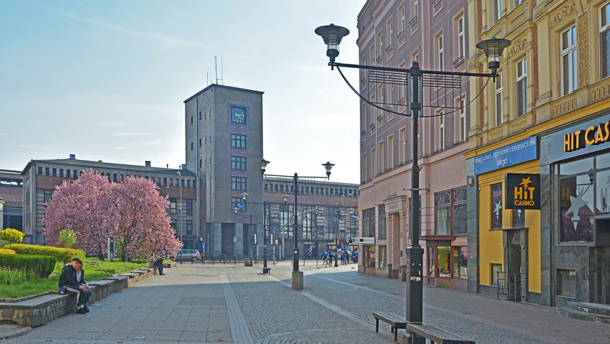 Miasto Bytom jako kolejne w kraju wprowadziło na obszarze centrum miasta Strefę Płatnego Parkowania. Co warto o niej wiedzieć? Jakie są zasady korzystania i ceny? Podpowiadamy.