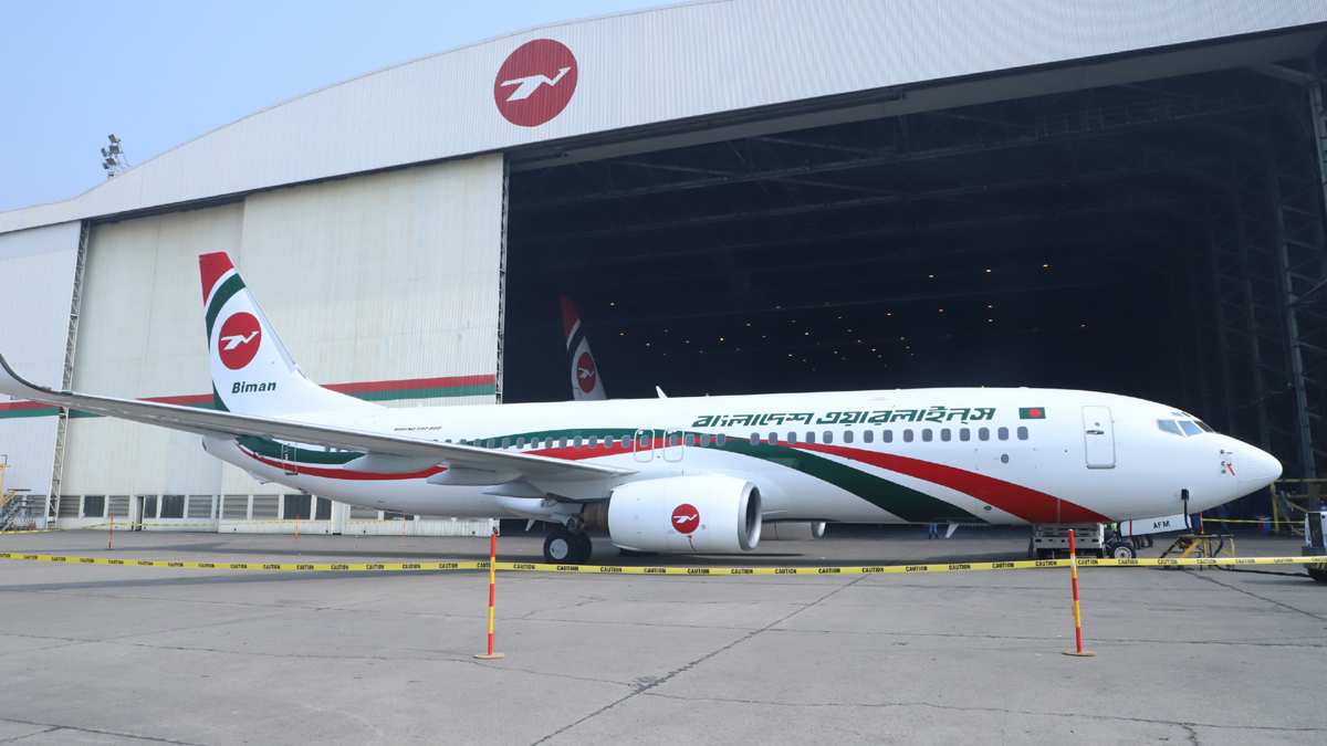 Boeing 737 von Biman Bangladesh Airlines vor dem Hangar in Dhaka: Die Airline kämpft mit techncischen Problemen.