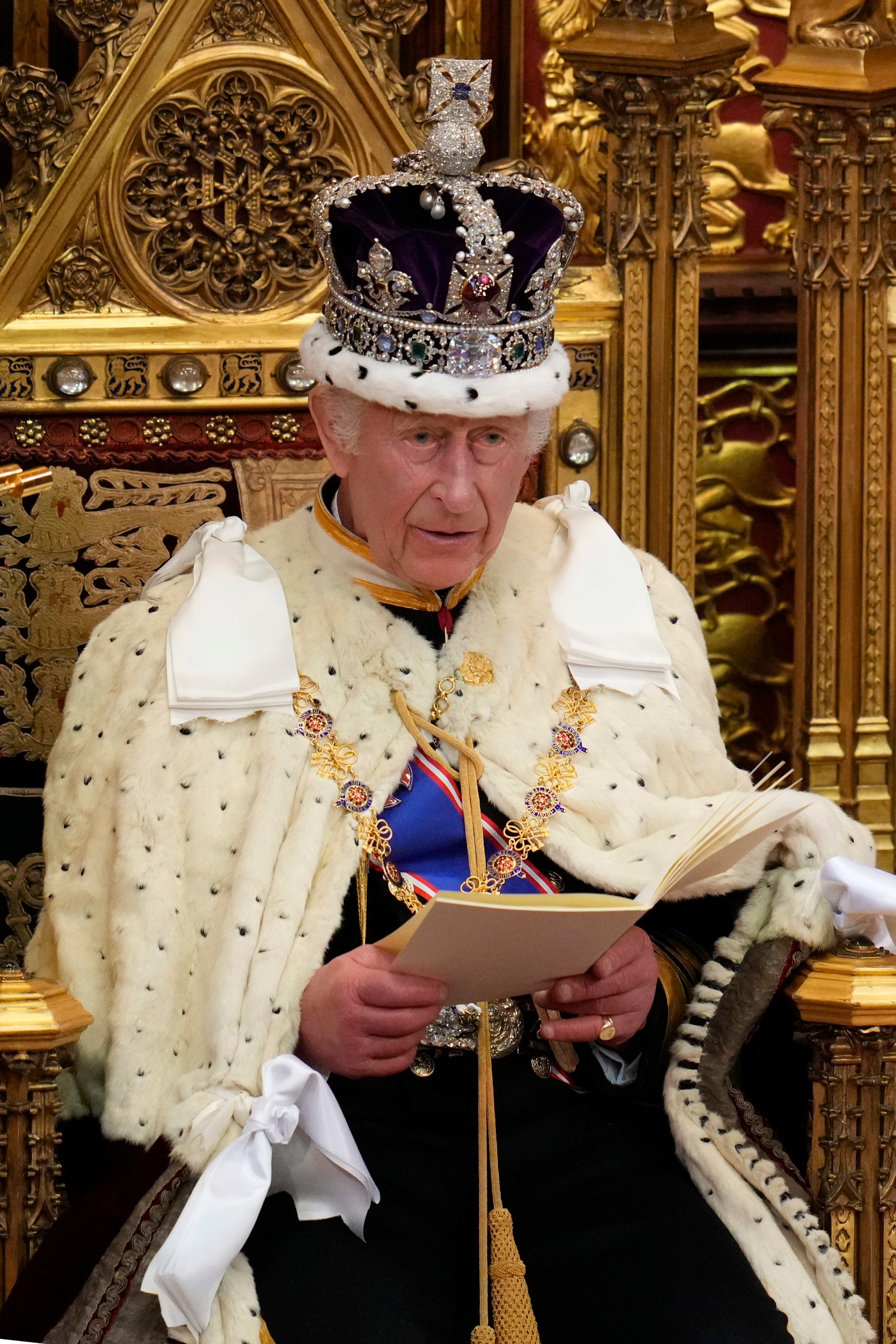 Kráľ Karol III. počas štátneho otvorenia nového parlamentu.