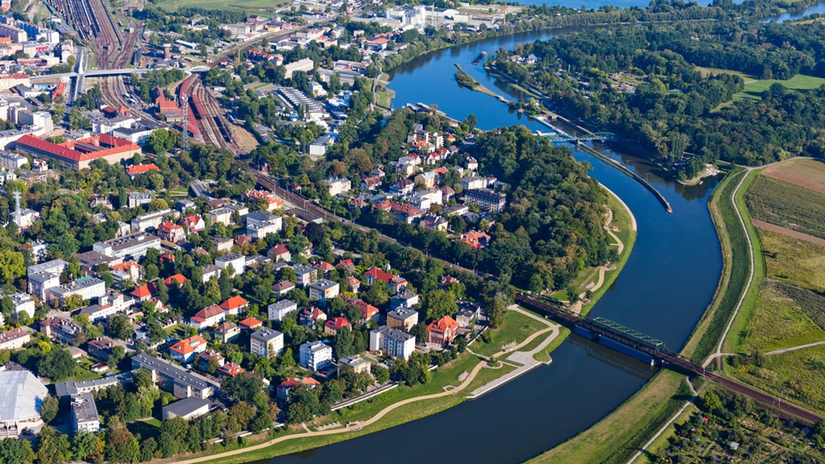 Połączenie Opola i Dobrzenia Wielkiego – taką propozycję ponawiają władze Opola. Prezydent wraz z przewodniczącym rady miasta wystosowali oficjalne zaproszenie na rozmowy do wójta gminy Dobrzeń Wielki. – Deklarujemy chęć współpracy – mówią.