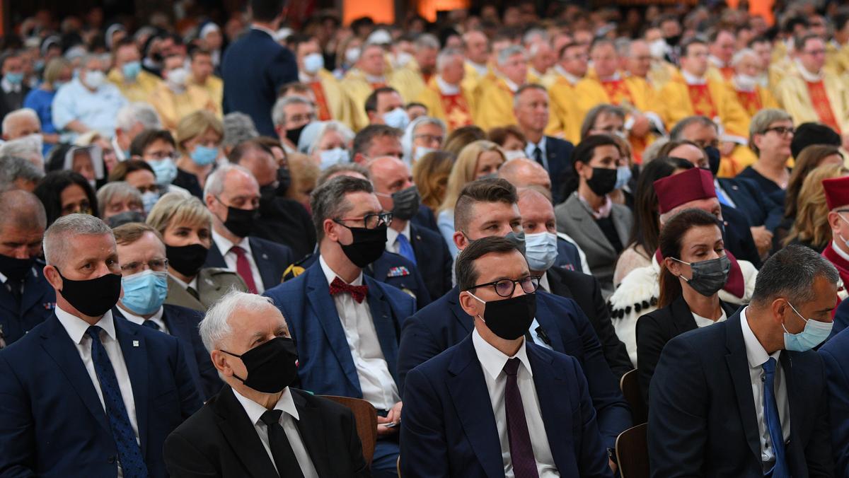 Jarosław Kaczyński, Mateusz Morawiecki i Ryszard Terlecki w  Świątyni Opatrzności Bożej podczas beatyfikacji kardynała Stefana Wyszyńskiego i matki Elżbiety Róży Czackiej