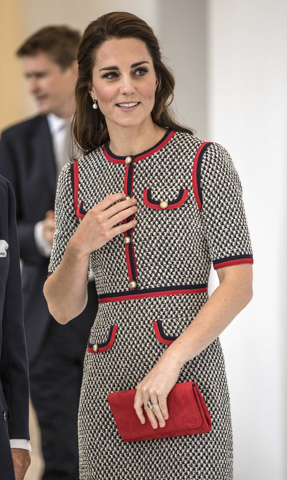 Księżna Kate Middleton w komplecie w pepitkę