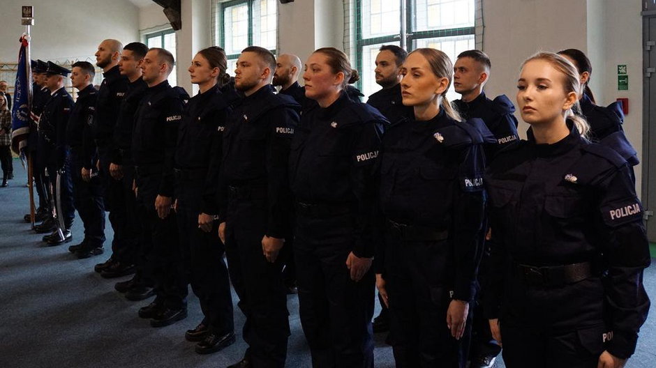 Ślubowanie 15 policjantów w Olsztynie
