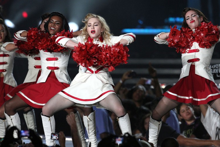 Koncert ten był po Euro 2012 pierwszą niesportową imprezą zorganizowaną na Stadionie Narodowym. 
Od początku kontrowersje budziła jego data, przypadająca na 68. rocznicę wybuchu Powstania Warszawskiego. <br>
Koncert obejrzało 35 tys. widzów. Organizatorzy liczyli na większą frekwencję, więc mimo, że bilety kosztowały od 149 do 413 zł za miejsce przy samej scenie, impreza ostatecznie przyniosła straty. Organizatorzy nie zdobyli też żadnego sponsora imprezy. <br>
Przed koncertem prezes spółki NCS Rafał Kapler zdobył pożyczkę na jego organizację z Ministerstwa Sportu, które później musiało pokryć straty. 
 <br>
Rok później prokuratura poinformowała o wszczęciu śledztwa w sprawie przekroczenia uprawnień poprzez przekazanie pieniędzy publicznych na rzecz spółki Narodowe Centrum Sportu i sfinansowanie z nich koncertu Madonny. <br>
Uwagi zgłaszał też NIK, którego wątpliwości budził cel przeznaczenia pieniędzy m.in. na koncert gwiazdy pop, zamiast na zadania związane z organizacją Euro 2012 i upowszechnienie siatkówki. Według NIK organizacja koncertu i kilku innych imprez skończyła się stratą w wysokości 4,6 mln zł.