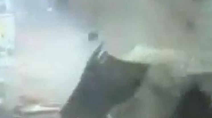 Tolvajok robbantották fel a benzinkutat – Videó
