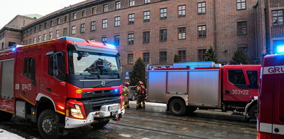 Pożar w komendzie wojewódzkiej policji we Wrocławiu. Budynek ewakuowano
