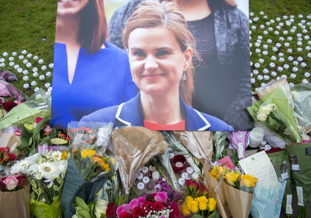 Brytyjczycy oddają hołd zamordowanej Jo Cox