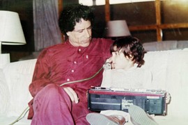 Gadafijeva JEDINA ĆERKA posle mnogo godina u javnosti: Zvali su je Klaudija Šifer severne Afrike, kad su joj POBILI POLA PORODICE obećala: "Vratiću se da osvetim oca, muža i braću"