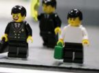 Lego na dywaniku urzędu antymonopolowego, czyli jak się nie narazić na zarzut ograniczania sprzedaży online