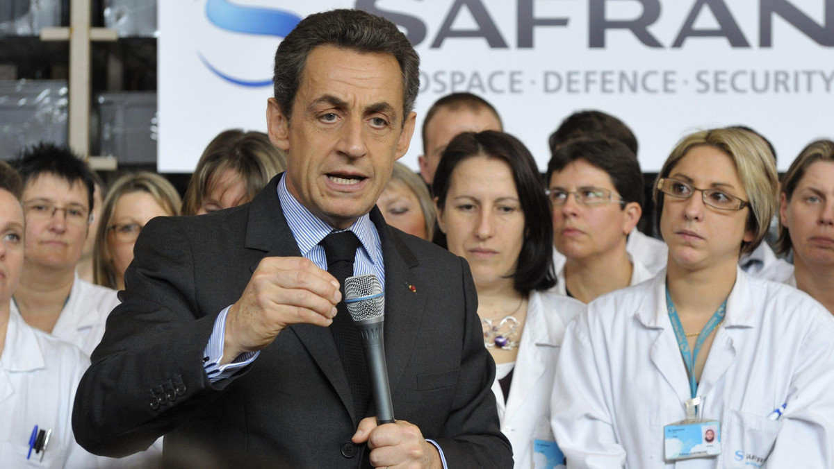Ubiegający się o reelekcję prezydent Francji Nicolas Sarkozy zapowiedział, że zamierza skończyć z ucieczkami Francuzów do rajów podatkowych. Prezydent chce opodatkować osoby narodowości francuskiej, nawet jeśli mieszkają za granicą i tam rozliczają się z urzędem skarbowym. Natchnieniem dla Sarkozy’ego są rozwiązania amerykańskie, które jednak nie zawsze przynoszą zamierzone efekty...