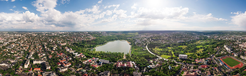 Parki Dendrarium i Valea Morilor w Kiszyniowie, Mołdawia