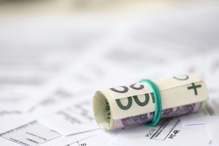 Dodatkowe pieniądze dla seniorów w lutym 2026 - zwrot za 13. i 14. emeryturę. Nawet 400 zł. Jednak nie wszyscy go dostaną