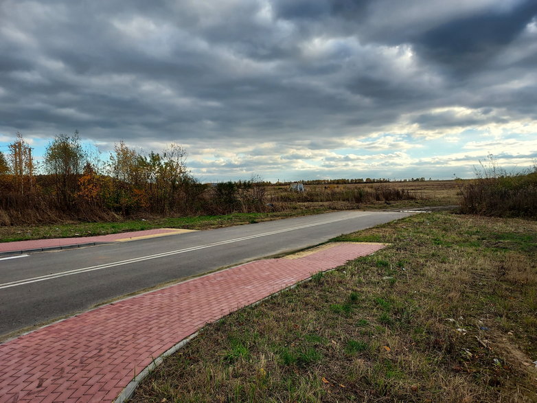 Droga dojazdowa do giełdy-widmo wybudowana przez gminę