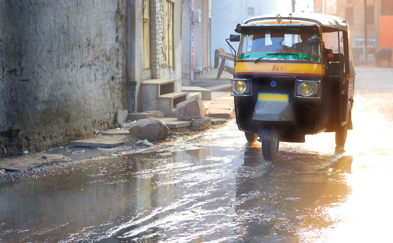 Monsun w Indiach przynosi powódź