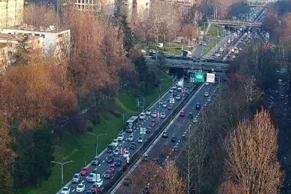 ZATVARA SE VAŽNA ULICA I DEO AUTOPUTA U BEOGRADU Naredne dve nedelje 6 linija voziće po izmenjenom režimu zbog radova! Ovo su detaljne rute