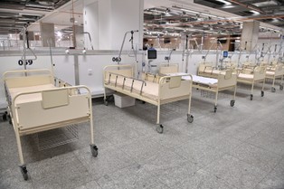 Dworczyk: Spółki Skarbu Państwa będą budować szpitale tymczasowe