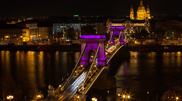 Vasárnap lila színre festik a Lánchidat 